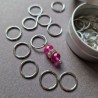 Set of stitch markers (30 silver + 1 main pink)
