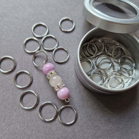 Set of stitch markers (30 silver + 1 main lavender)